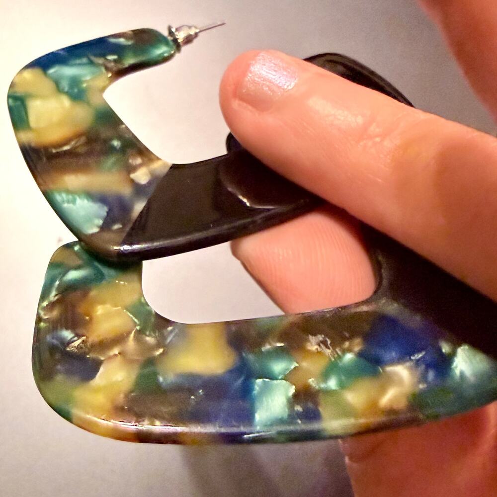 Geometric Square Tortoise Shell Resin Hoop Earrings - Picture 5 of 5